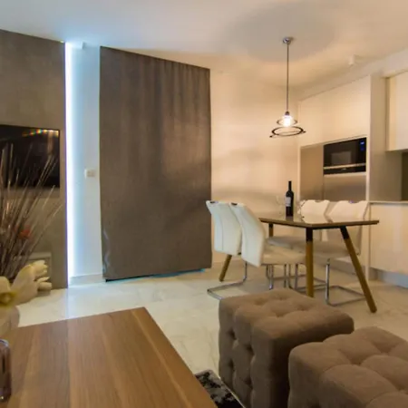 Luxury With Swimming Pool And Prime Location In