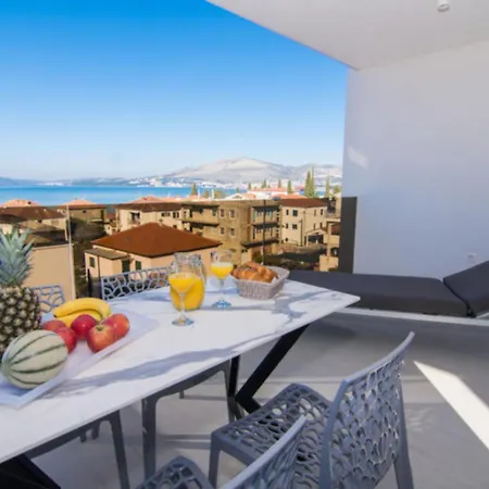 Apartment Luxury With Swimming Pool And Prime Location In