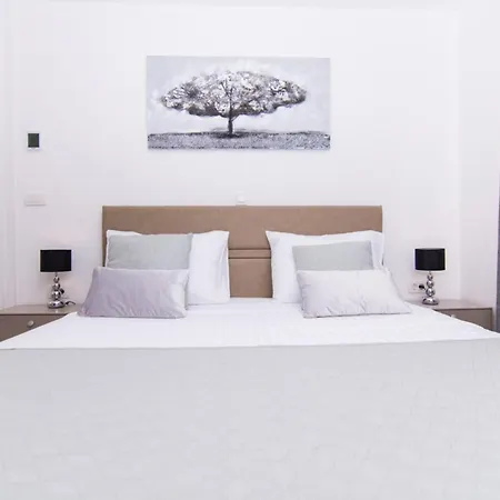 Apartment Luxury With Swimming Pool And Prime Location In *