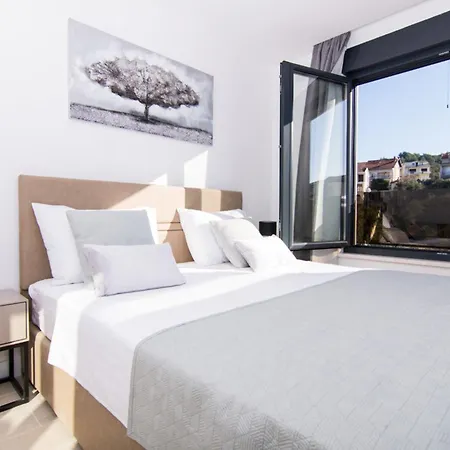 Apartment Luxury With Swimming Pool And Prime Location In