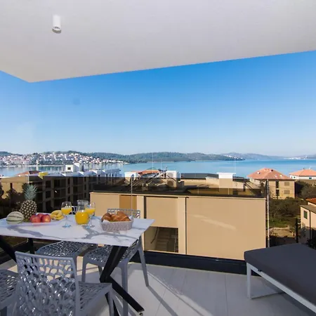 Luxury With Swimming Pool And Prime Location In *
