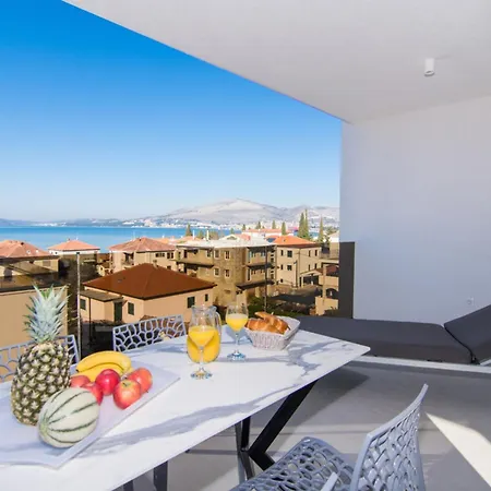 Luxury With Swimming Pool And Prime Location In Apartment