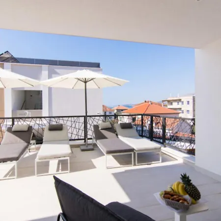 Luxury With Swimming Pool And Prime Location In *