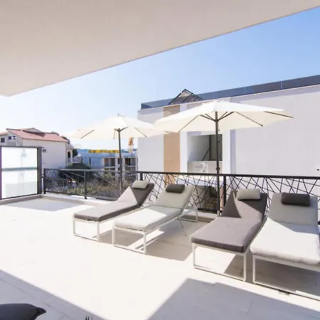 Luxury With Swimming Pool And Prime Location In