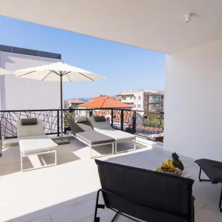 Luxury With Swimming Pool And Prime Location In Apartment *