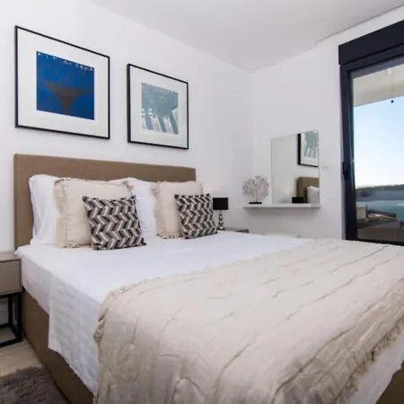 Luxury With Swimming Pool And Prime Location In *