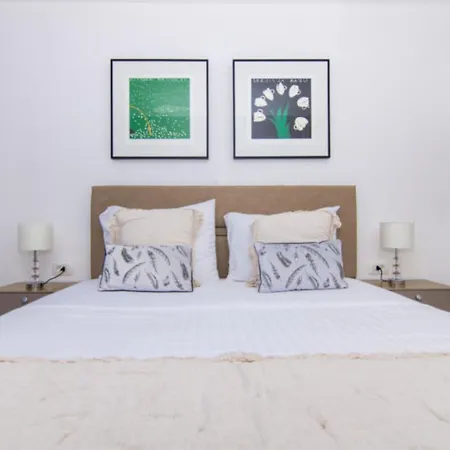 Apartment Luxury With Swimming Pool And Prime Location In *