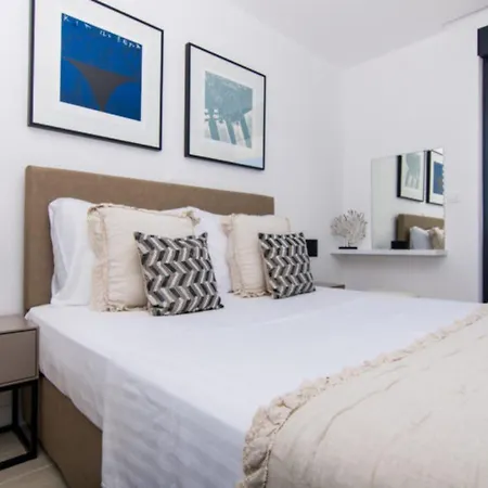 Luxury With Swimming Pool And Prime Location In Apartment Trogir