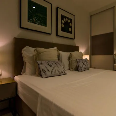 Luxury With Swimming Pool And Prime Location In Apartment