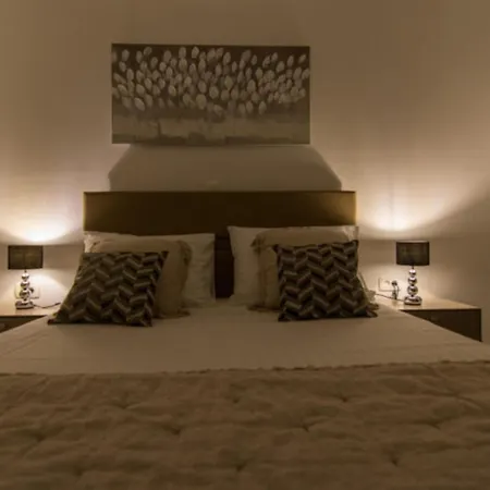 Luxury With Swimming Pool And Prime Location In Apartment *