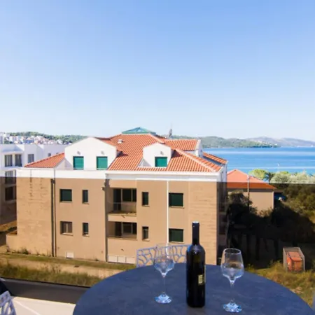 Apartment Luxury With Swimming Pool And Prime Location In