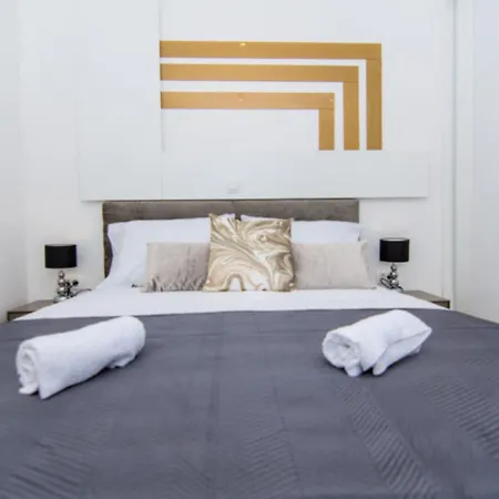 Luxury With Swimming Pool And Prime Location In Apartment *