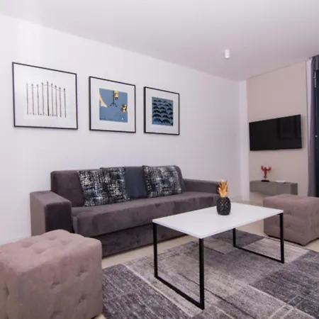 Luxury With Swimming Pool And Prime Location In