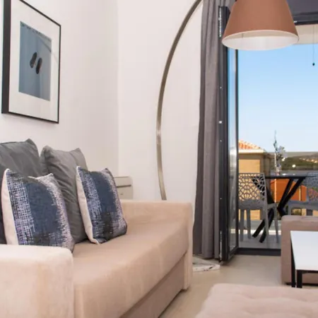 Luxury With Swimming Pool And Prime Location In