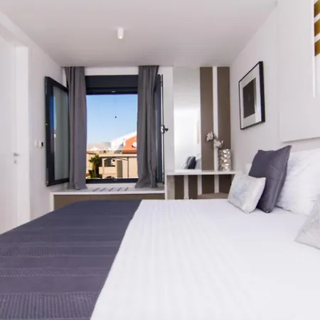 Apartment Luxury With Swimming Pool And Prime Location In